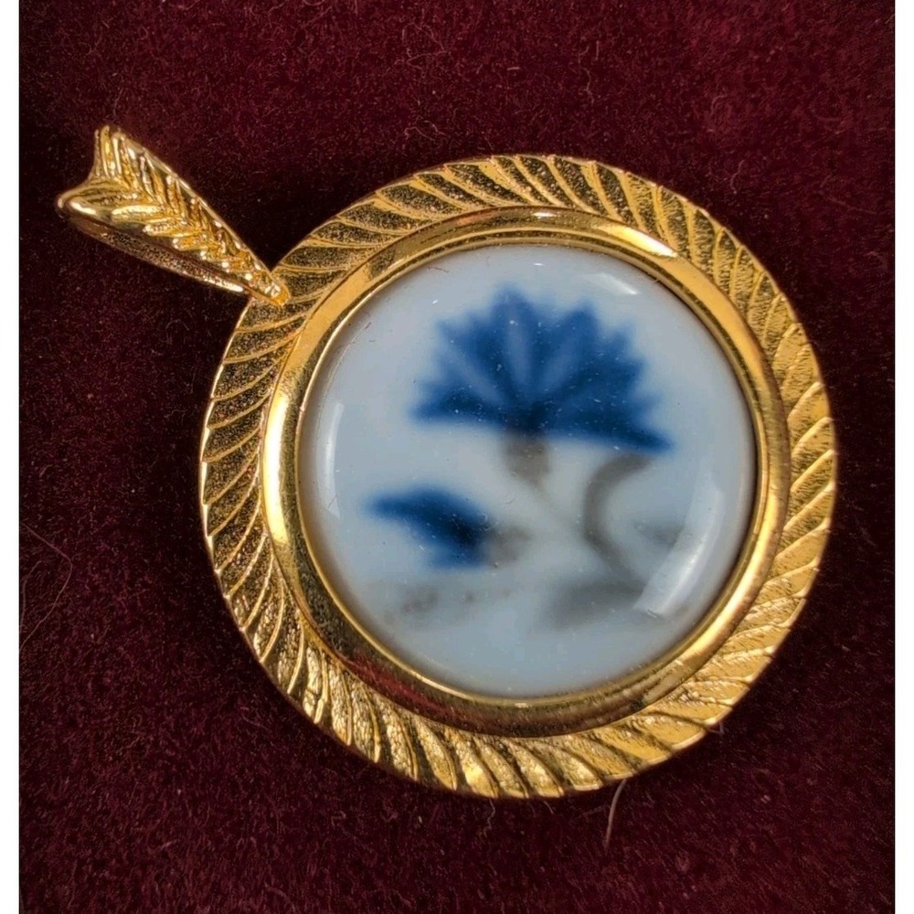 Vintage Danbury Mint‎ B&G Denmark Porcelain Pendant World's Porcelain Houses